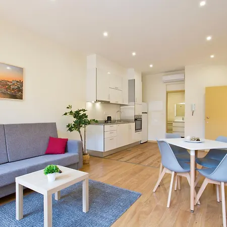 Aposentus - Cs Trindade Apartament